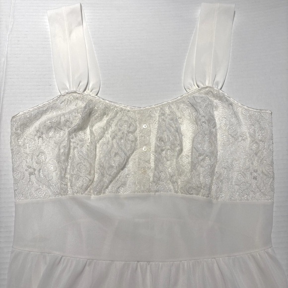 Vintage Laros Women’s Elegant White Lace Nightgown/Lingerie Size 34 ( Fits 4 US) - Picture 2 of 8